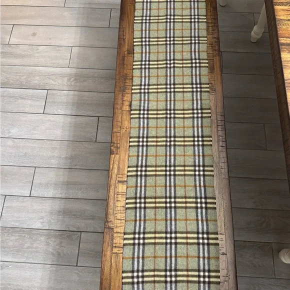 Burberry! Burberry! Burberry! Scarf! - Picture 2 of 7